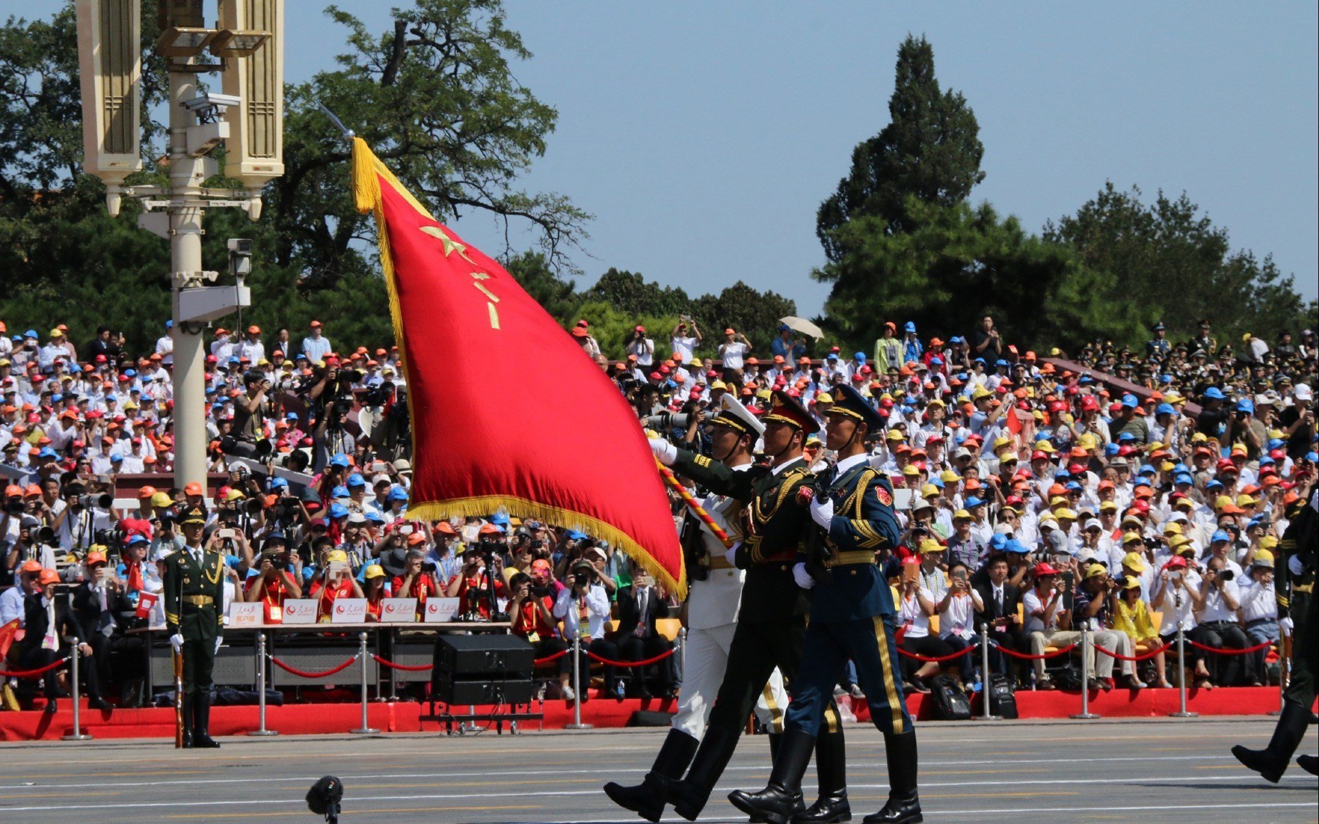 瓦伦西亚客场0-2不敌西班牙人，球队士气受挫，瓦伦西亚新球场进展