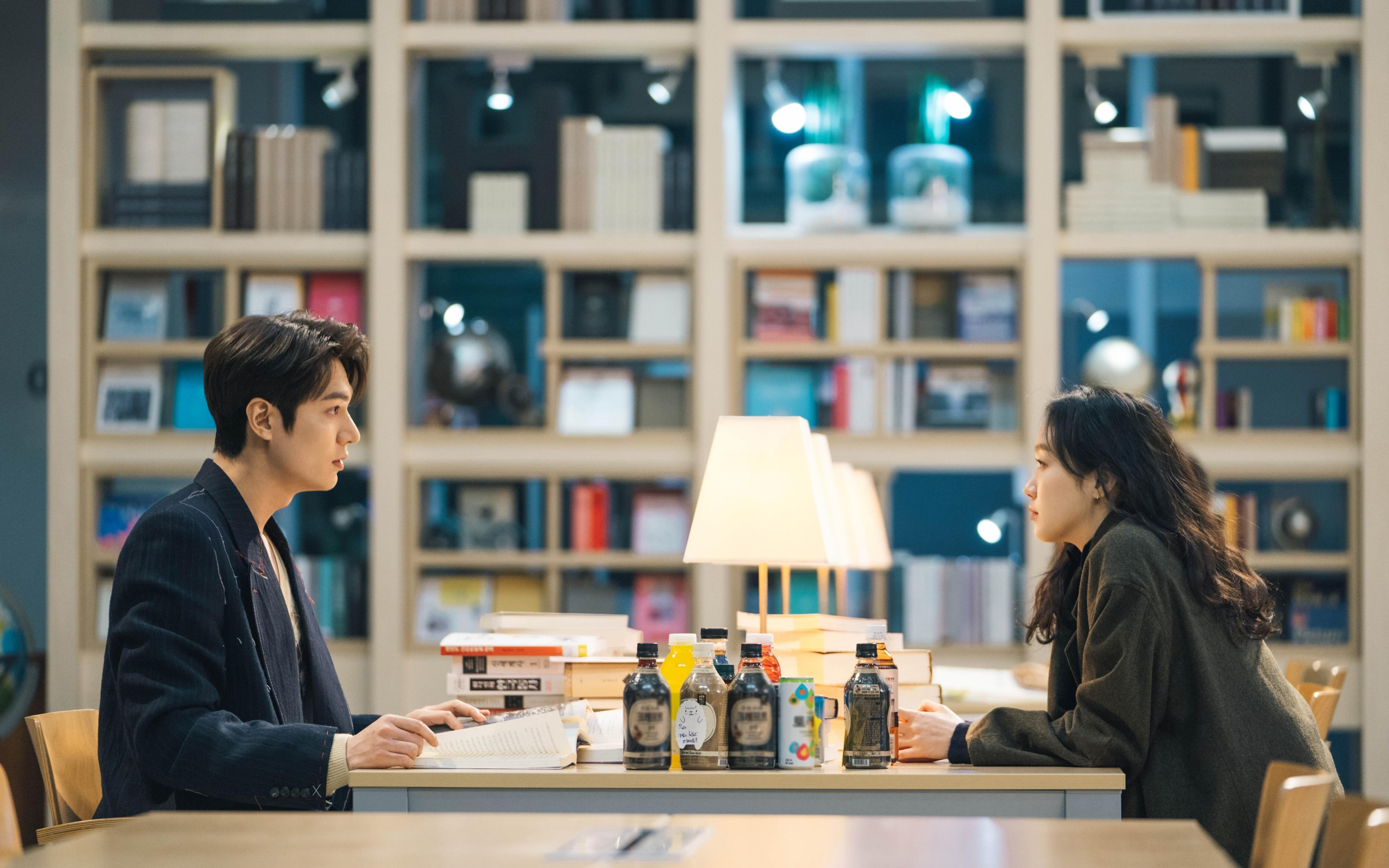 -锦标赛上，某支球队展现出超凡实力，夺冠成功，某体育运动锦标赛