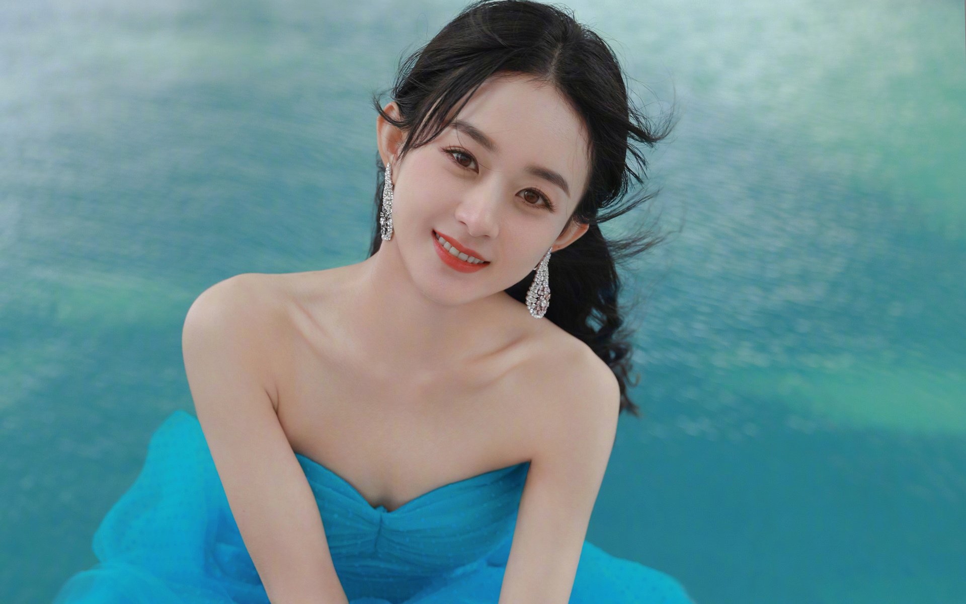 “东安湖体育公园赛场：龙舟赛事重燃传统水上竞技的魅力”