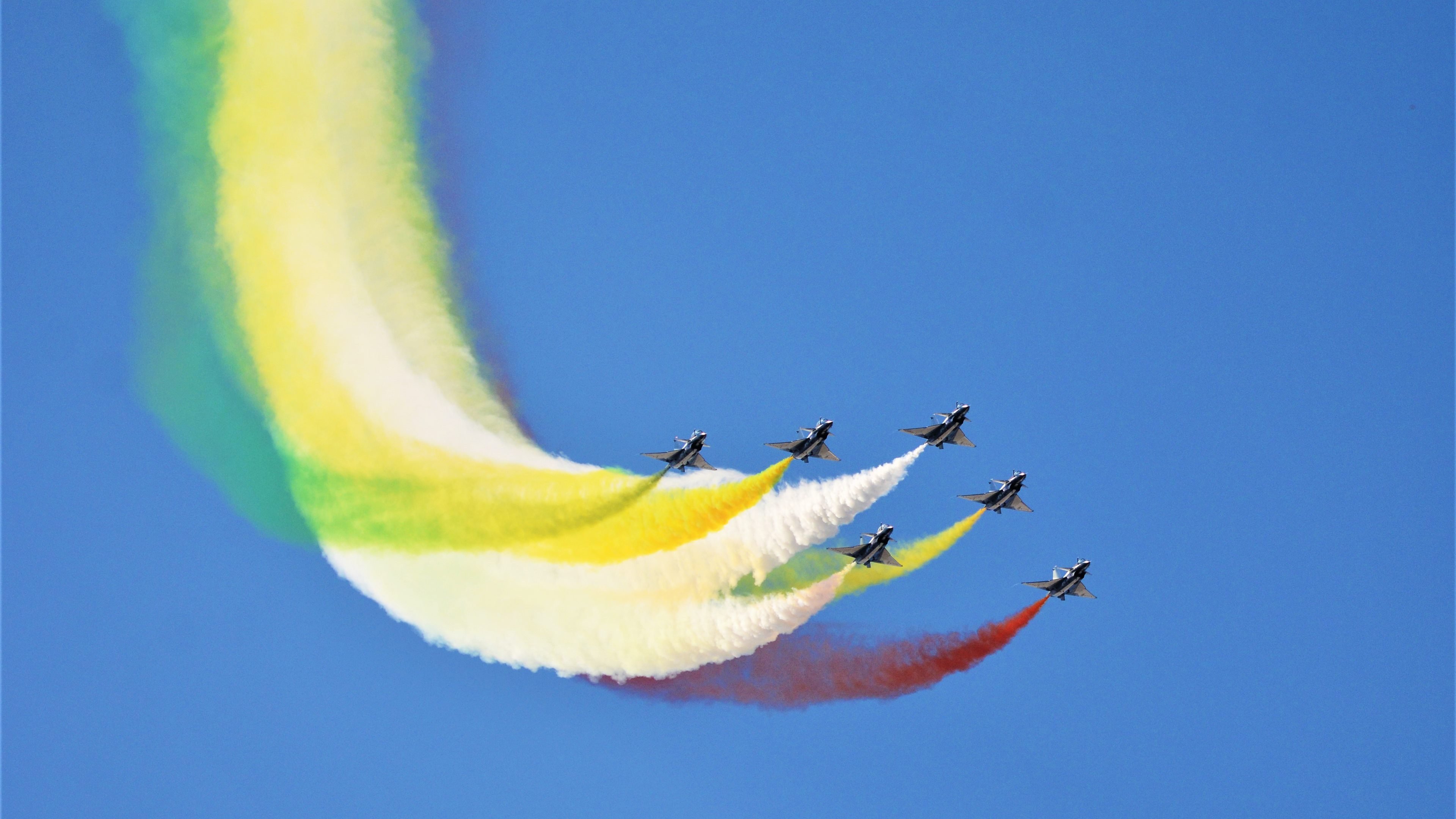 “高新体育中心：全球顶级选手齐聚，竞技与激情并存”