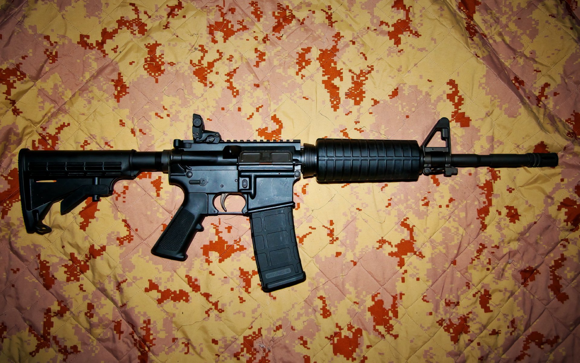 赫罗纳节奏切换流畅保持攻防平衡，赫罗纳队服