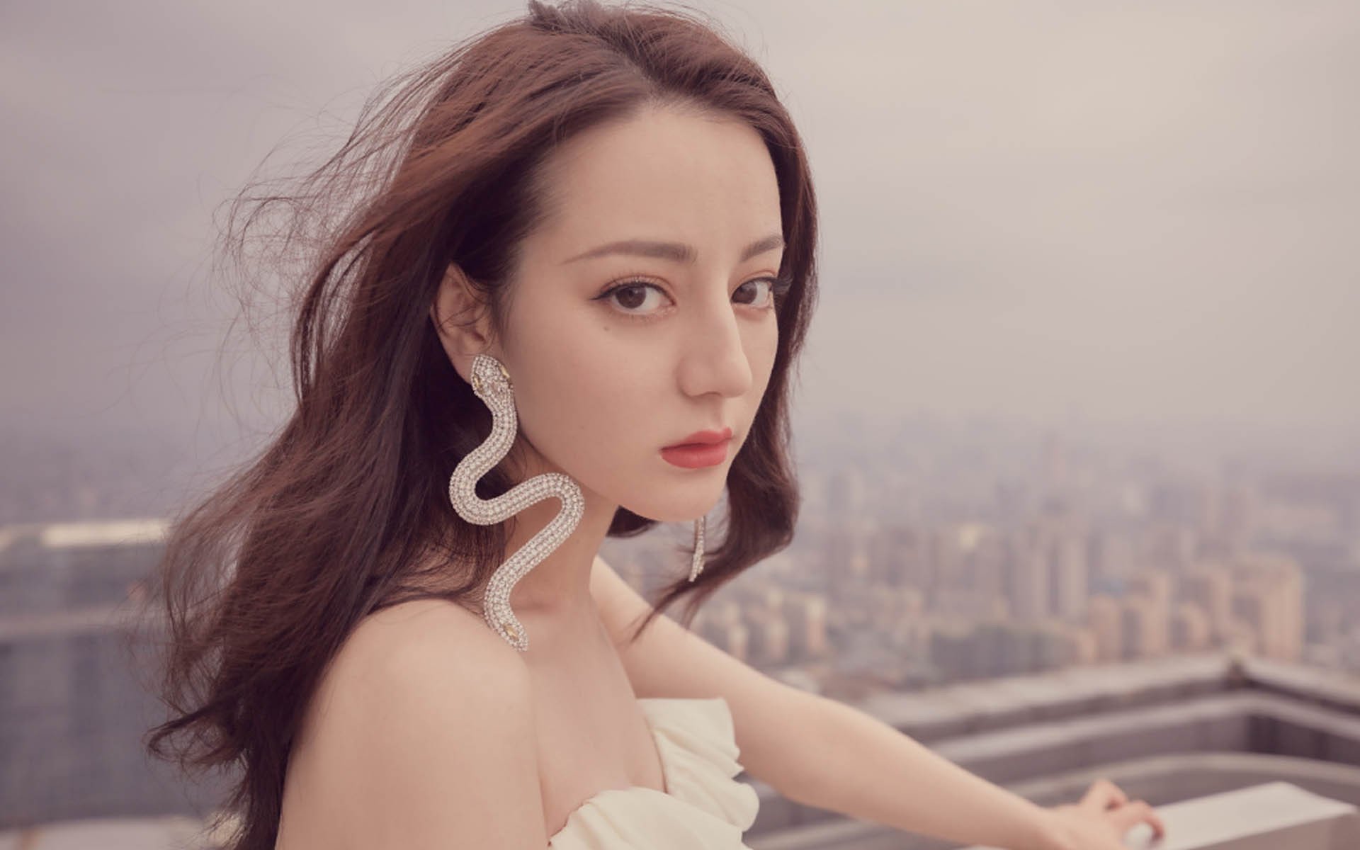 掘金季前赛对阵强敌全队拼劲十足，掘金今年季后赛战绩